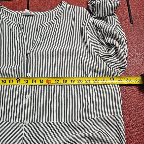 J. Jill Gray White Striped Button Up Tunic Sz 3X Lightweight Vneck Relaxed Fit - Picture 12 of 13